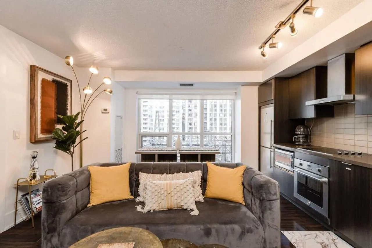 3Br Rooftop Pool Gym Steps To Mtcc And Cn Tower With Parking Toronto