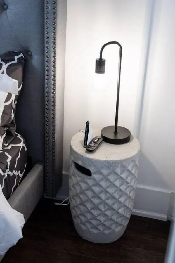 Holiday home 3Br Rooftop Pool Gym Steps To Mtcc And Cn Tower With Parking Toronto