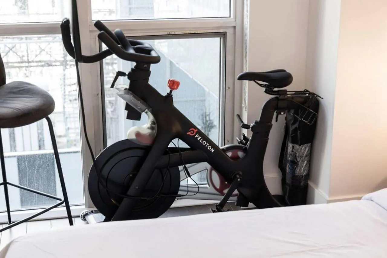 3Br Rooftop Pool Gym Steps To Mtcc And Cn Tower With Parking Toronto