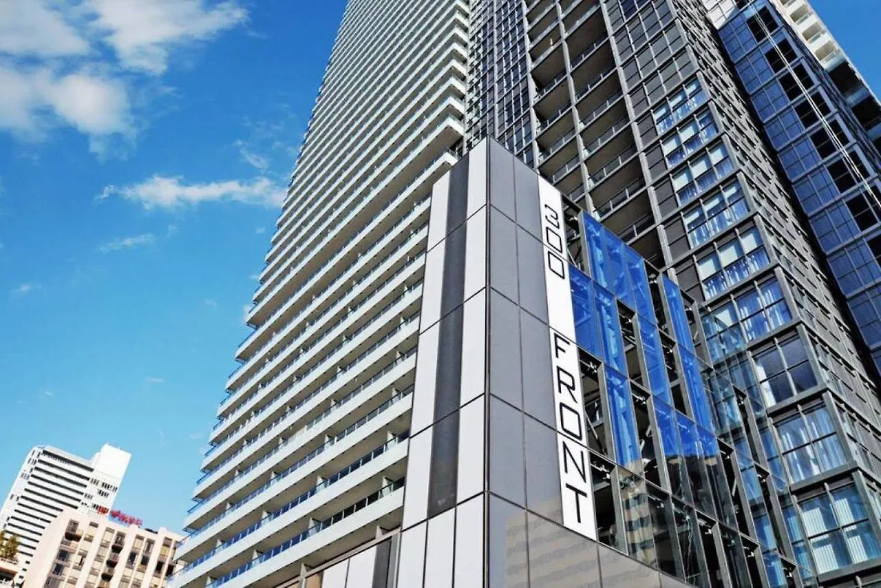 Holiday home 3Br Rooftop Pool Gym Steps To Mtcc And Cn Tower With Parking Toronto
