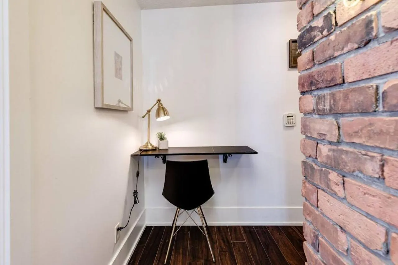 3Br Rooftop Pool Gym Steps To Mtcc And Cn Tower With Parking Toronto