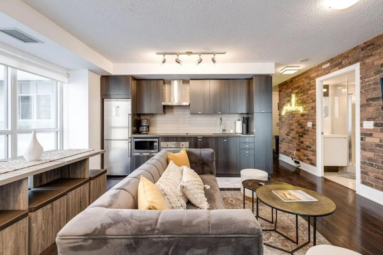 3Br Rooftop Pool Gym Steps To Mtcc And Cn Tower With Parking Toronto Holiday home
