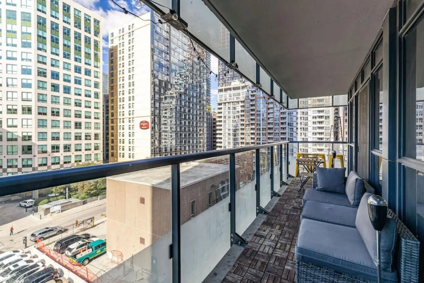 3Br Rooftop Pool Gym Steps To Mtcc And Cn Tower With Parking Toronto Canada
