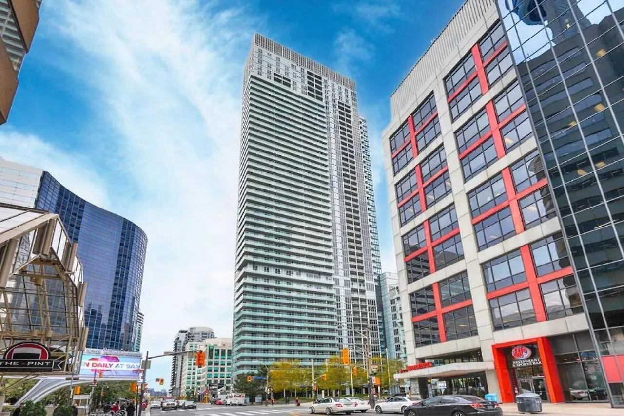 3Br Rooftop Pool Gym Steps To Mtcc And Cn Tower With Parking Toronto Holiday home